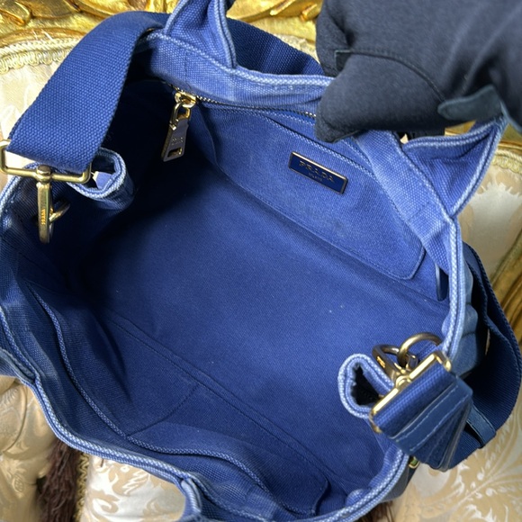 PRADA CANAPA BLUE TOTE LIVE SHOW PHOTO - Picture 3 of 3